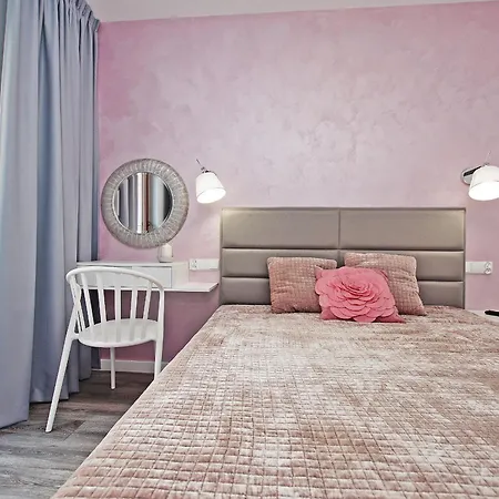 Center - Riverside By Apartmore *