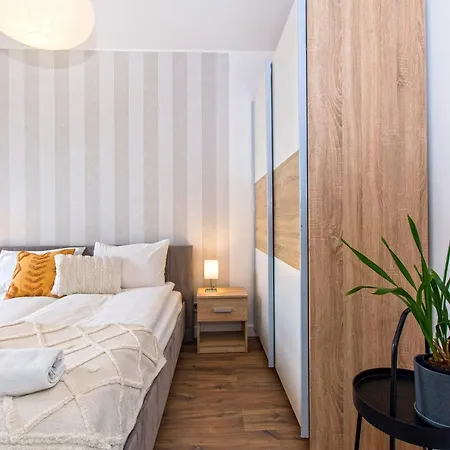 Center - Riverside By Apartmore *