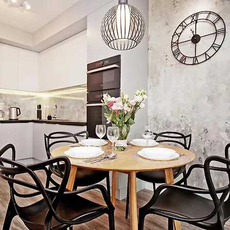 Center - Riverside By Apartmore * Danzig