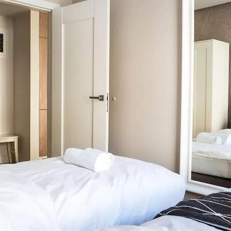 Center - Riverside By Apartmore *