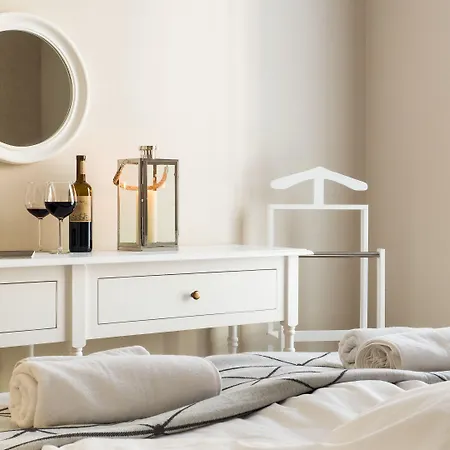 Center - Riverside By Apartmore *