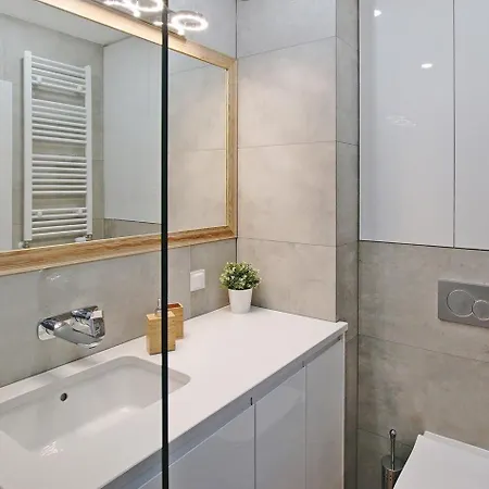 Center - Riverside By Apartmore *