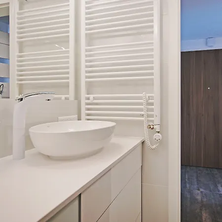 Center - Riverside By Apartmore