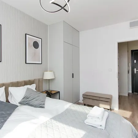 Center - Riverside By Apartmore *
