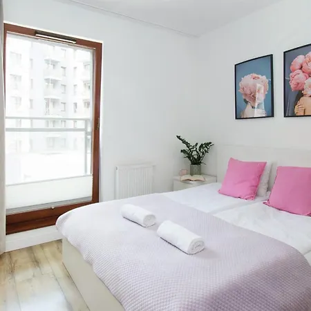Center - Riverside By Apartmore