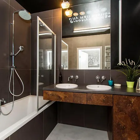 Center - Riverside By Apartmore