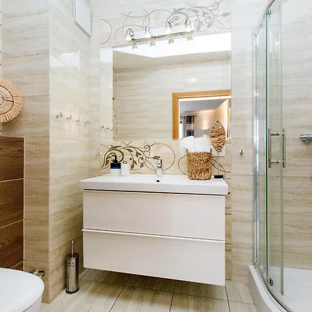 Center - Riverside By Apartmore *