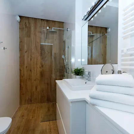 Center - Riverside By Apartmore *
