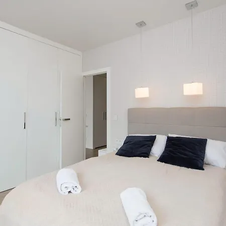 Center - Riverside By Apartmore