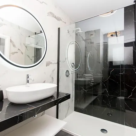 Center - Riverside By Apartmore