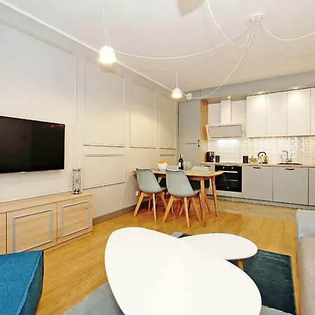 Center - Riverside By Apartmore *