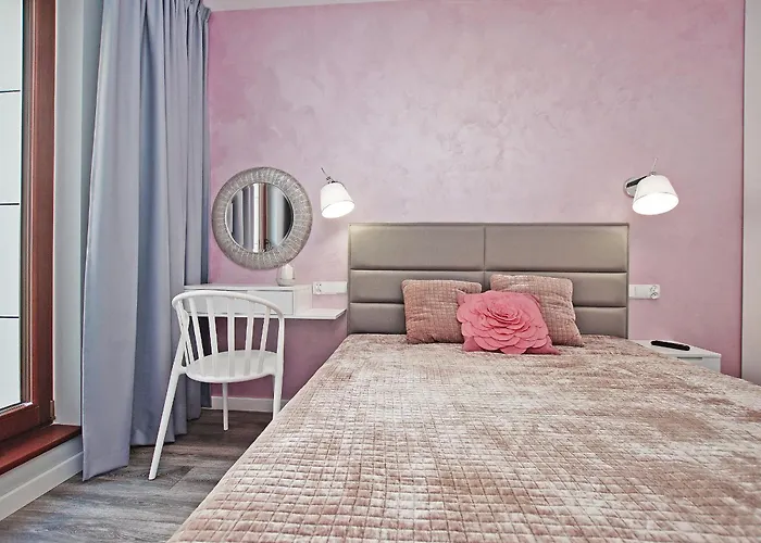 Center - Riverside By Apartmore *