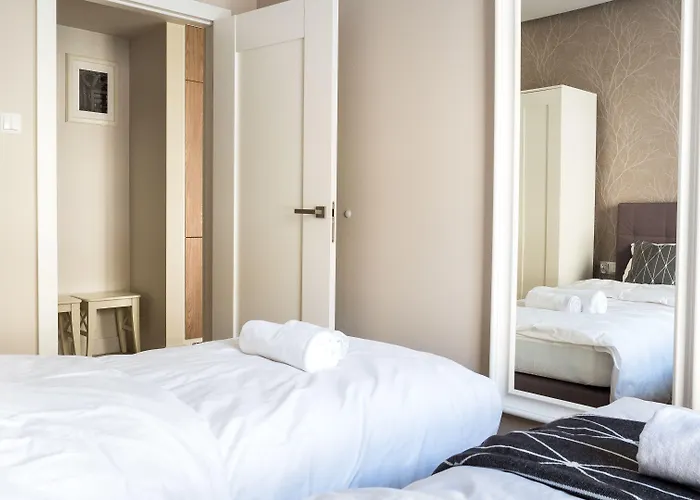 Center - Riverside By Apartmore *