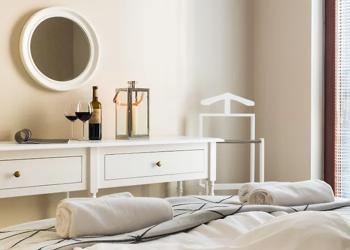 Center - Riverside By Apartmore *