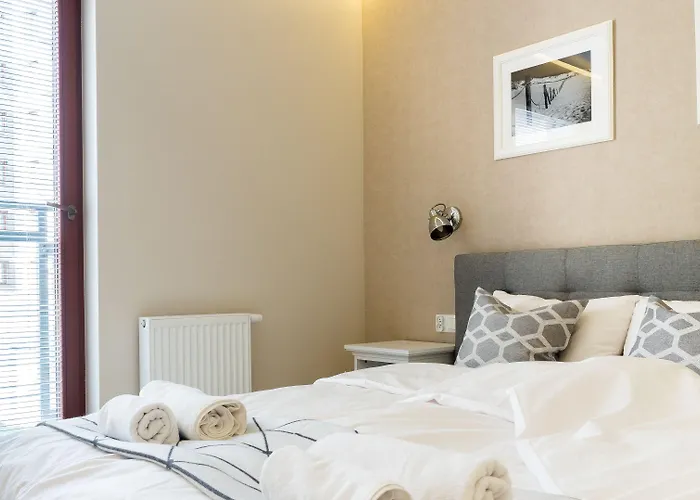 Center - Riverside By Apartmore *