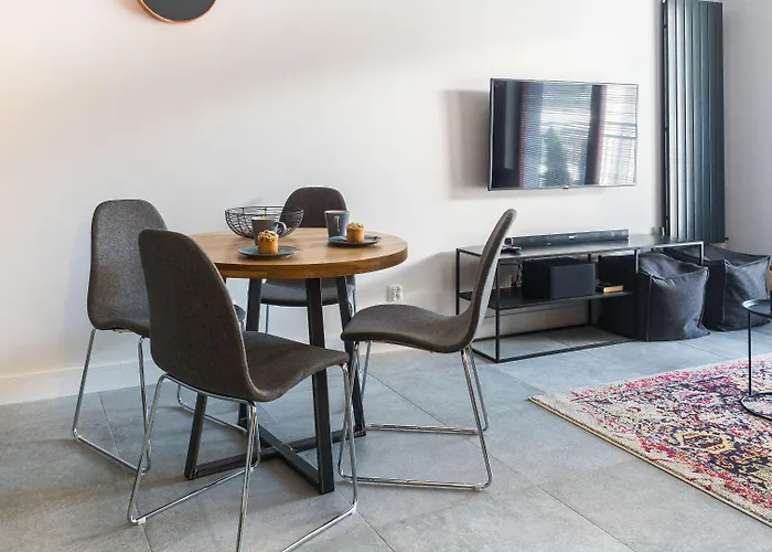 Center - Riverside By Apartmore * غدانسك