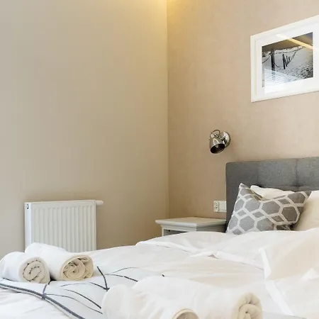 Center - Riverside By Apartmore *