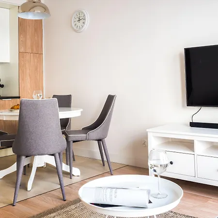 Center - Riverside By Apartmore *